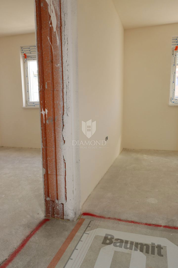 Šijana novogradnja: 2 spalnici, garaža in shramba