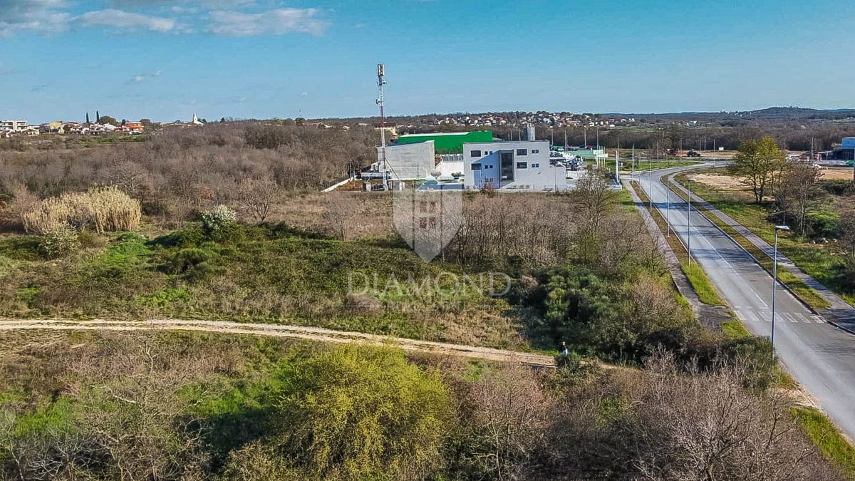 Poreč, prostorno zemljišče za komercialne namene