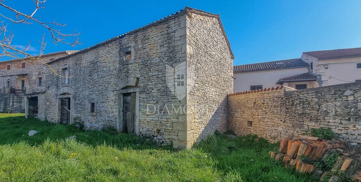 Samostojna kamnita hiša v okolici Svetvinčenta