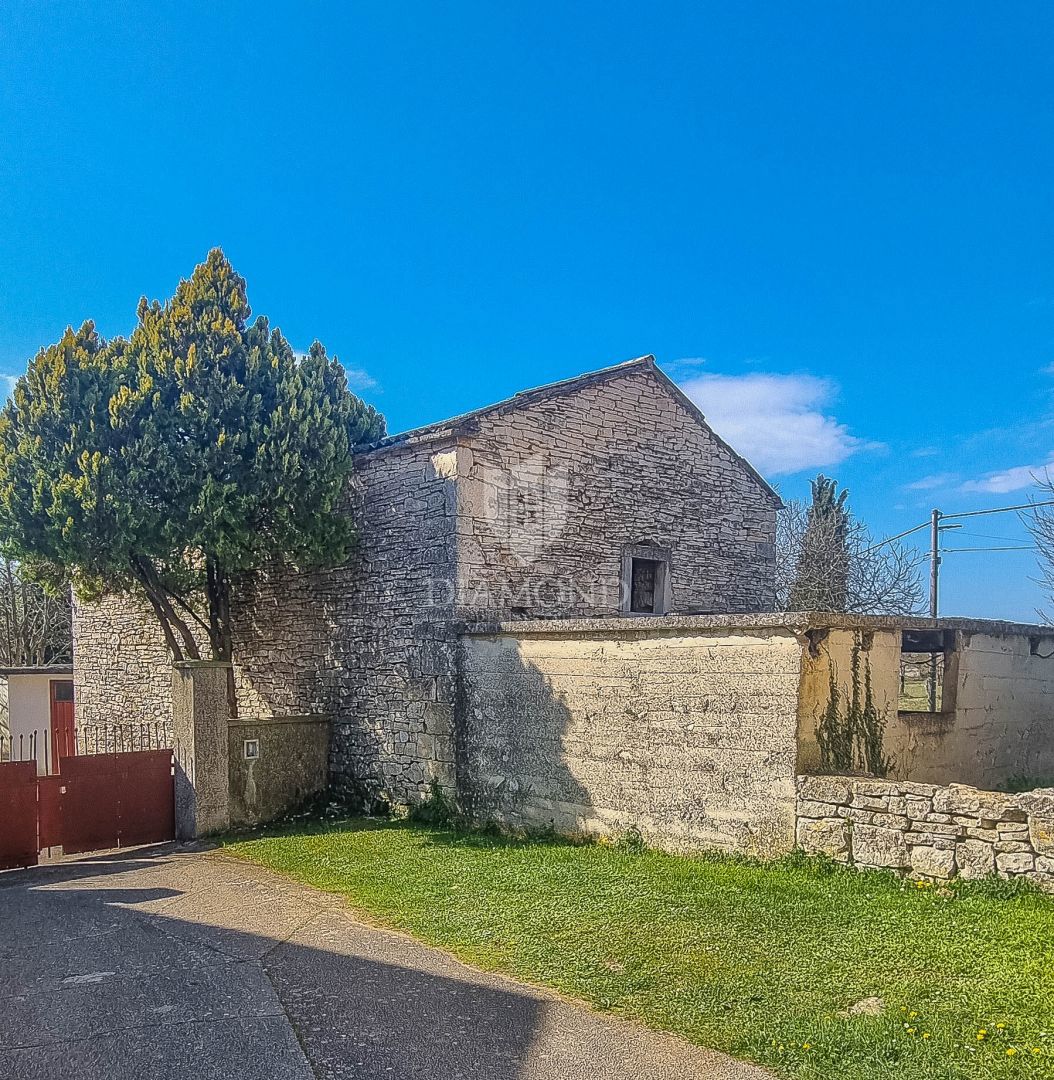 Samostojna kamnita hiša v okolici Svetvinčenta