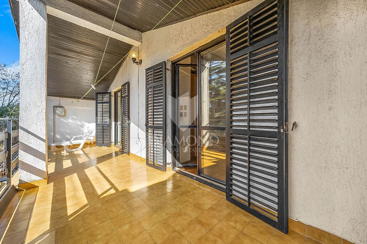 PRILOŽNOST! V bližini Pulja, hiša s tremi stanovanjskimi enotami!