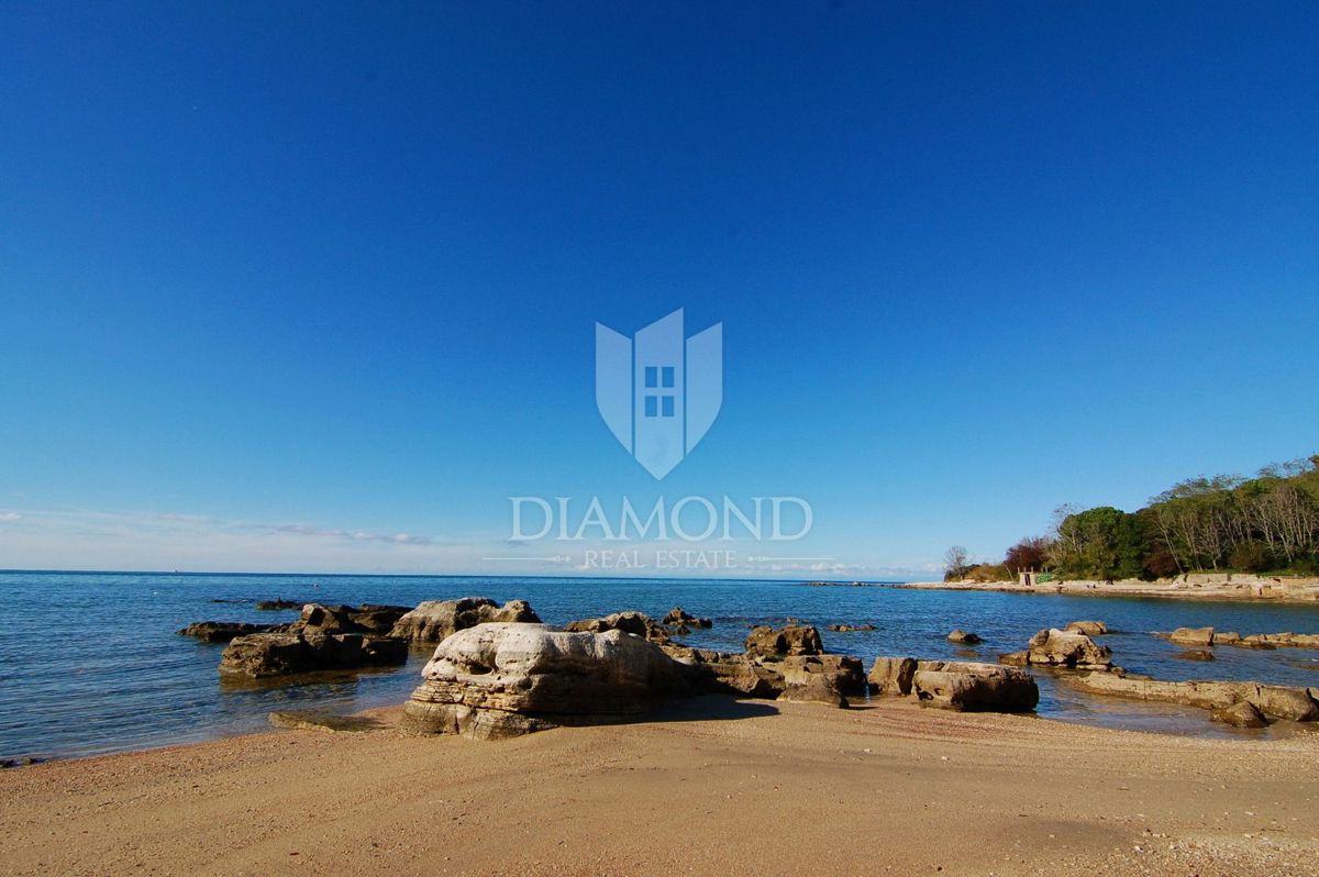 Novogradnja, vrstna hiša nedaleč od plaže