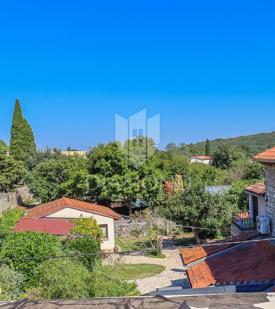 Rovinj, atraktivna vrstna hiša na mirni lokaciji