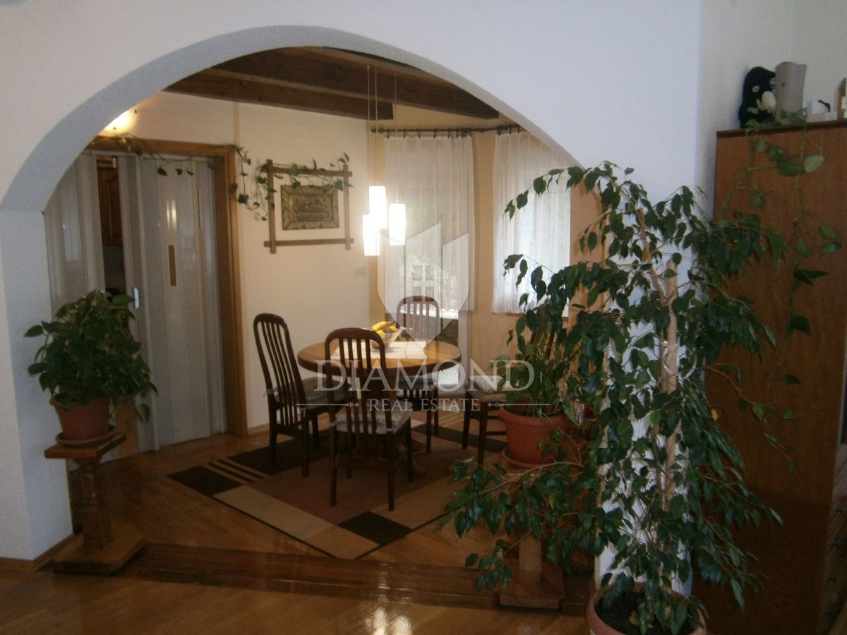 Opatija, okolica, lepa družinska hiša s tremi apartmaji, obdana z naravo