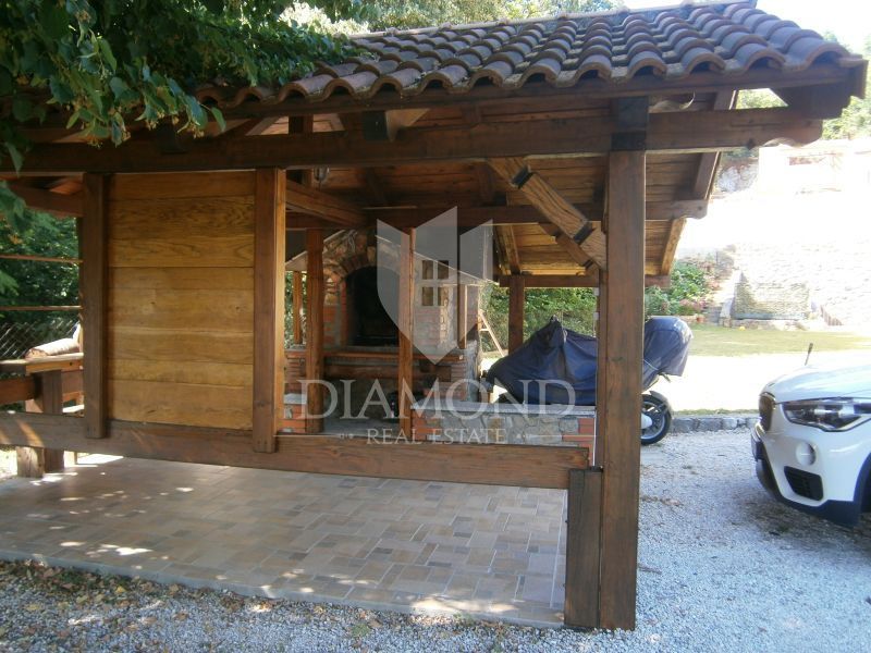 Opatija, okolica, lepa družinska hiša s tremi apartmaji, obdana z naravo