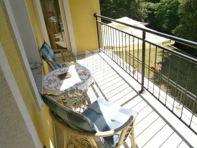 Opatija, okolica, lepa družinska hiša s tremi apartmaji, obdana z naravo