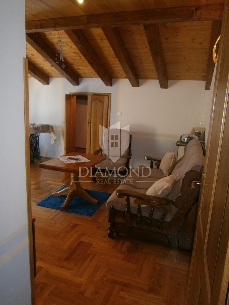 Opatija, okolica, lepa družinska hiša s tremi apartmaji, obdana z naravo