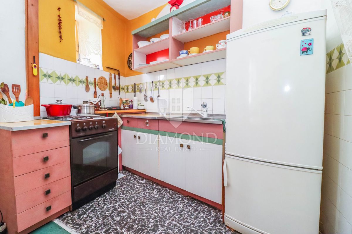 Rovinj, Stari grad, lepo stanovanje s poslovnim prostorom