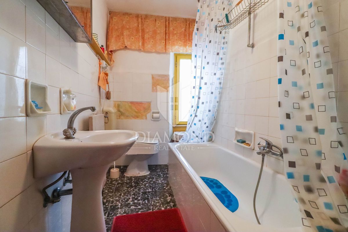 Rovinj, Stari grad, lepo stanovanje s poslovnim prostorom