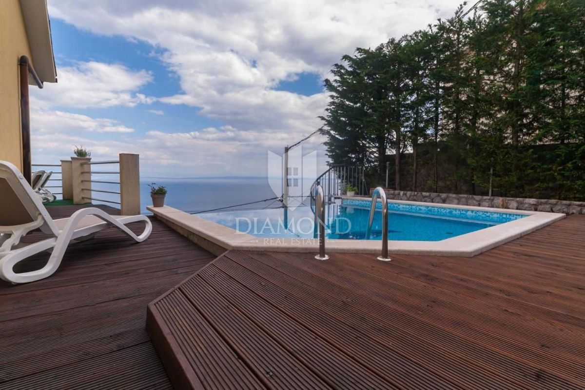 Opatija, okolica, samostojna hiša s pogledom na morje