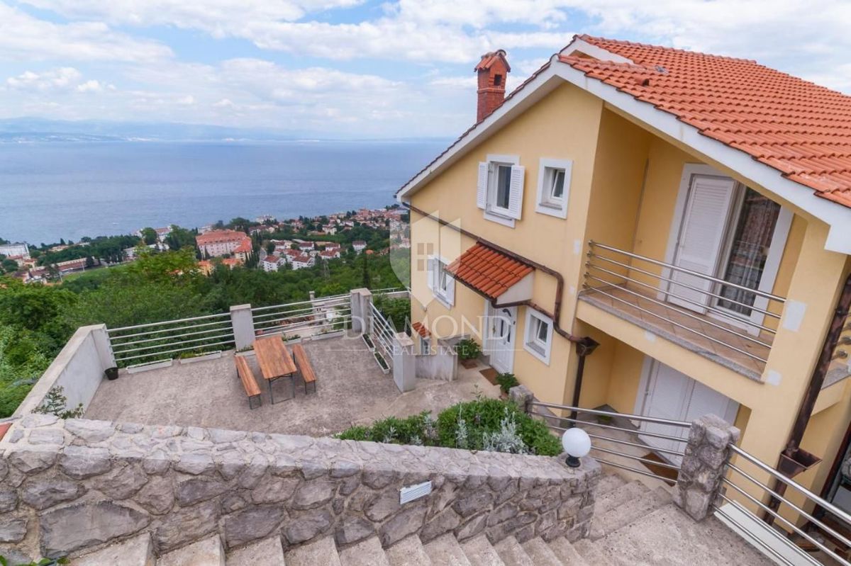 Opatija, okolica, samostojna hiša s pogledom na morje