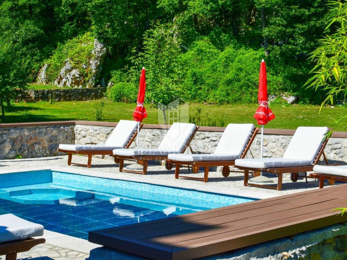 Opatija, okolica, čudovita posest v gozdni idili