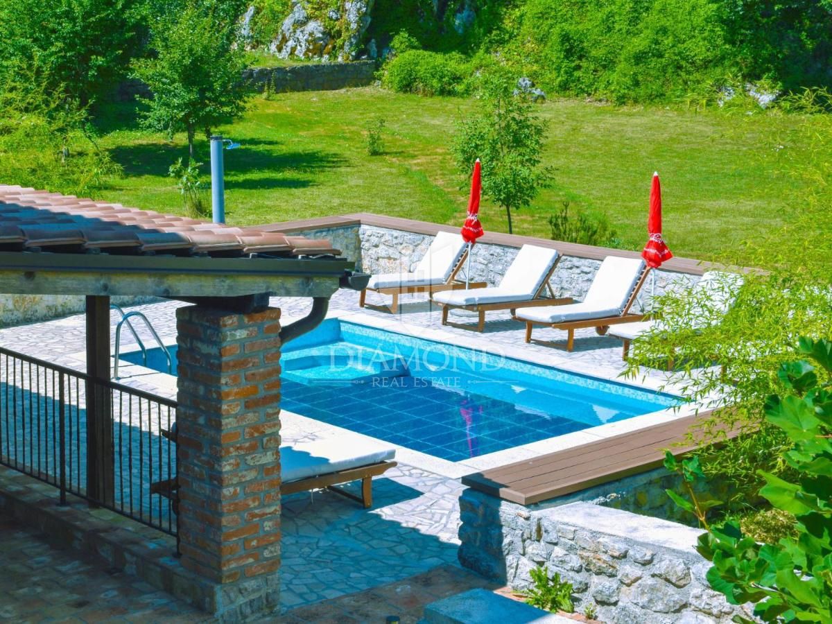 Opatija, okolica, čudovita posest v gozdni idili