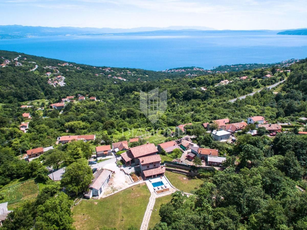 Opatija, okolica, čudovita posest v gozdni idili