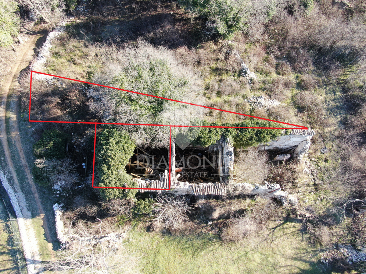 Labin, okolica, starina za obnovo na mirni lokaciji