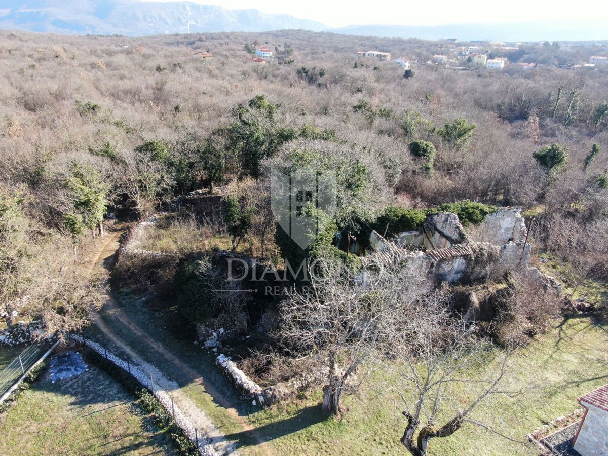 Labin, okolica, starina za obnovo na mirni lokaciji
