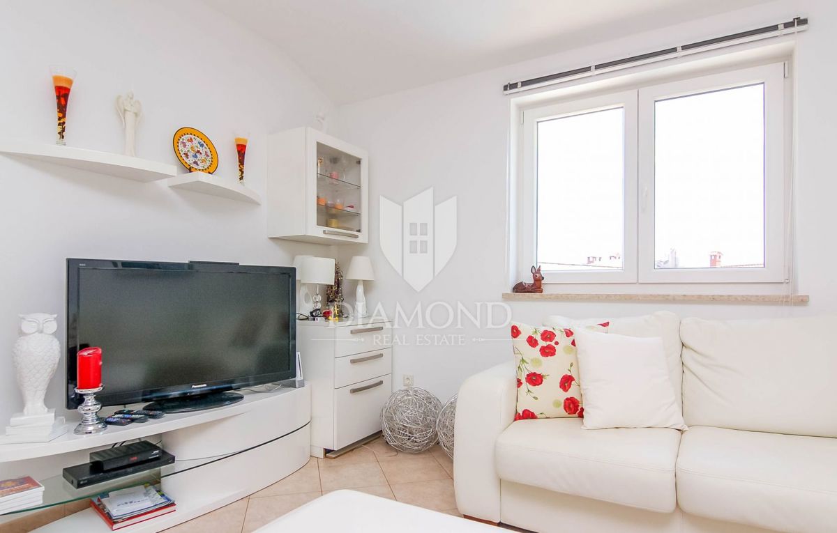 Moderna hiša z trima apartmajema v bližini Poreča