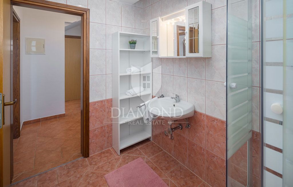 Poreč, apartmajska hiša z bazenom na atraktivni lokaciji!