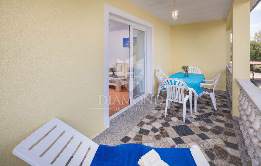 Poreč, apartmajska hiša z bazenom na atraktivni lokaciji!