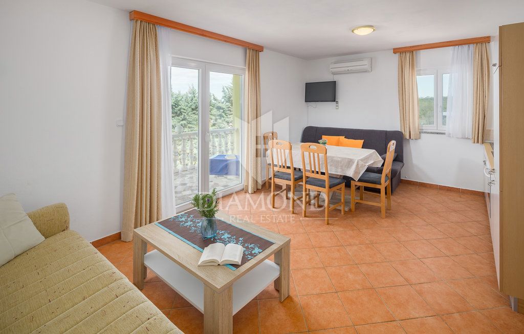 Poreč, apartmajska hiša z bazenom na atraktivni lokaciji!