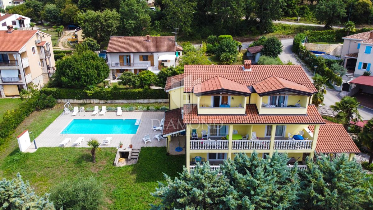Poreč, apartmajska hiša z bazenom na atraktivni lokaciji!