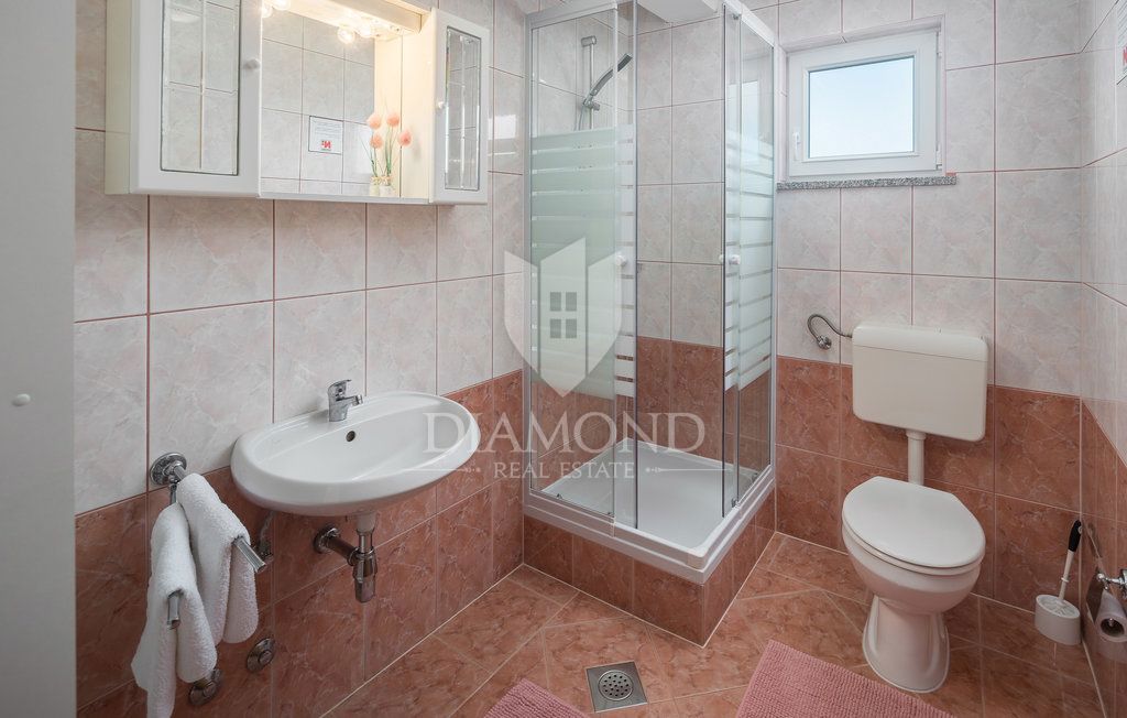 Poreč, apartmajska hiša z bazenom na atraktivni lokaciji!