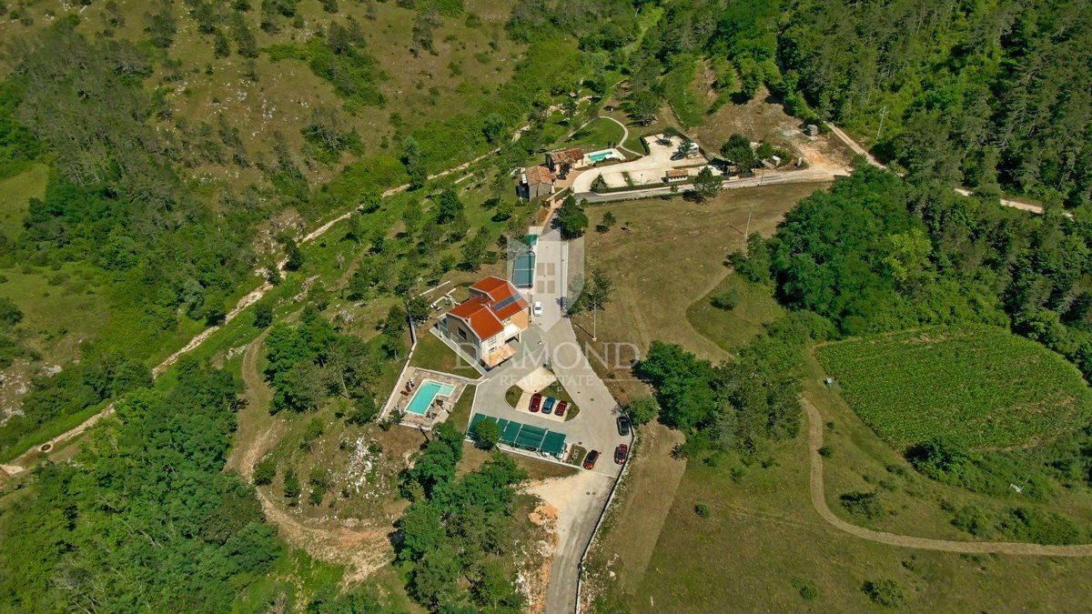 Okolica Motovuna, naselje za investicijo na mirni lokaciji