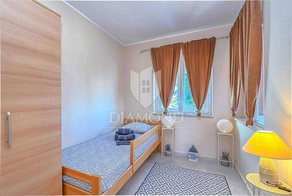 Pula, okolica, Počitniška hiša v mirnem naselju!