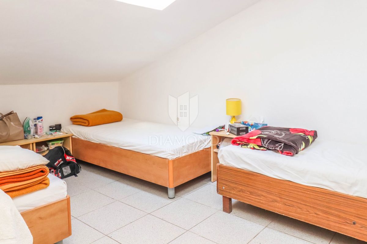 PRILOŽNOST! Ponudba prostornega apartmaja v Rovinju