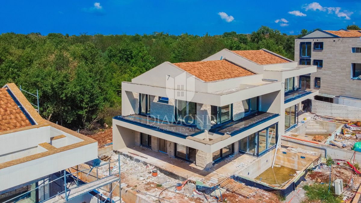 Umag! Vila v letovišču 100 m od morja!