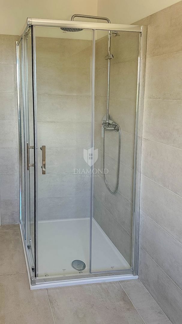 Buje, okolica! Čudovito novo stanovanje z 2 spalnicama!