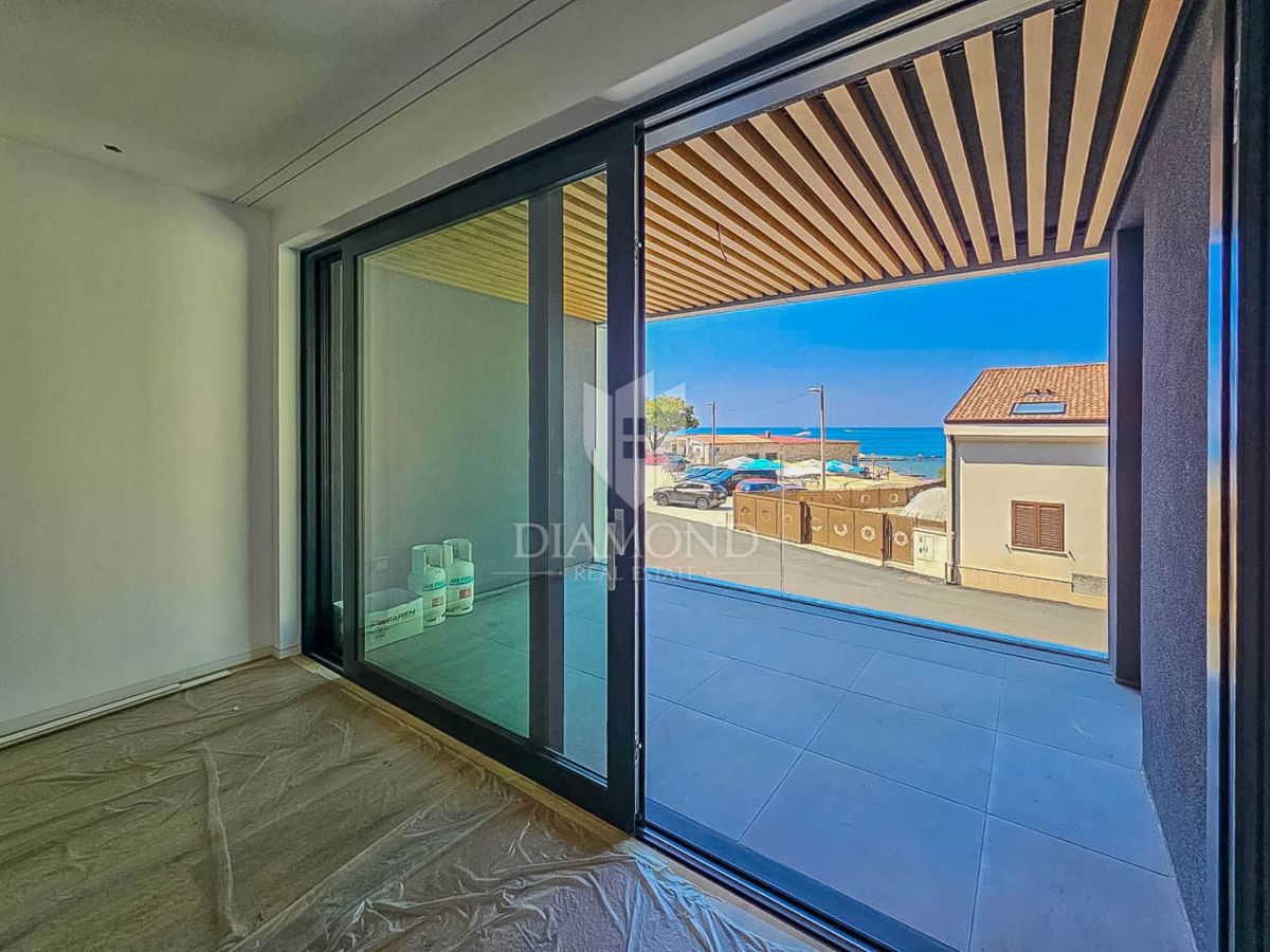 Umag, center! Apartma s pogledom na morje, 2. vrsta do morja!