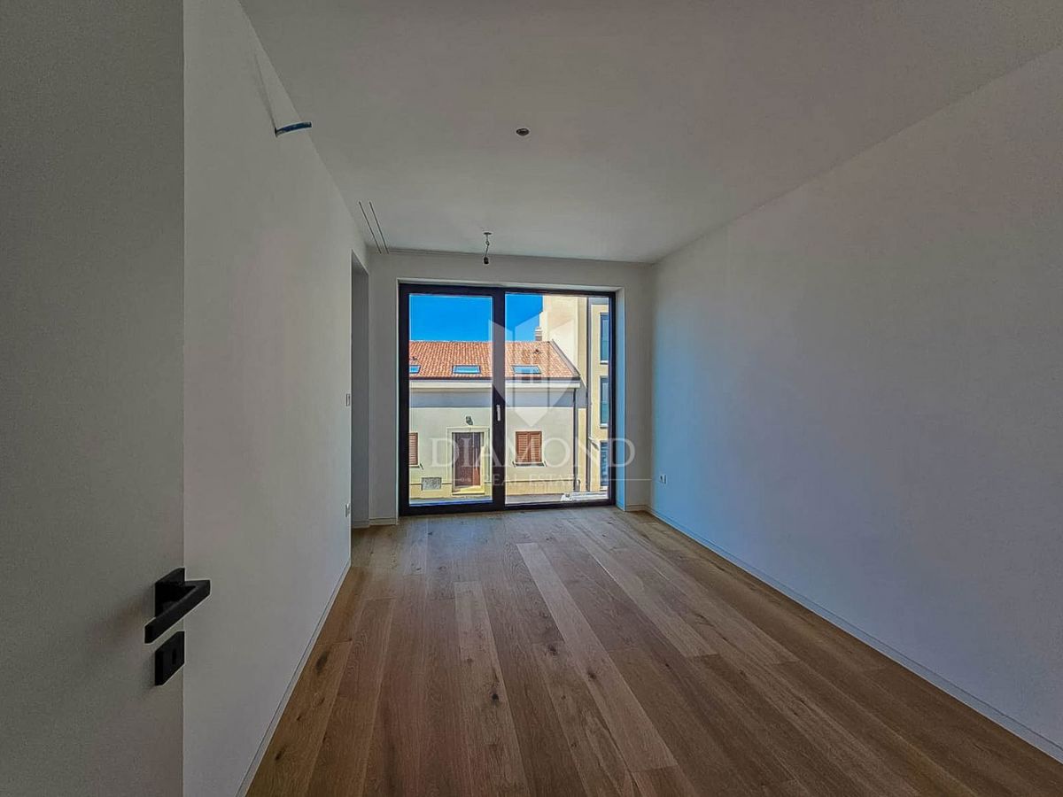 Umag, center! Apartma s pogledom na morje, 2. vrsta do morja!