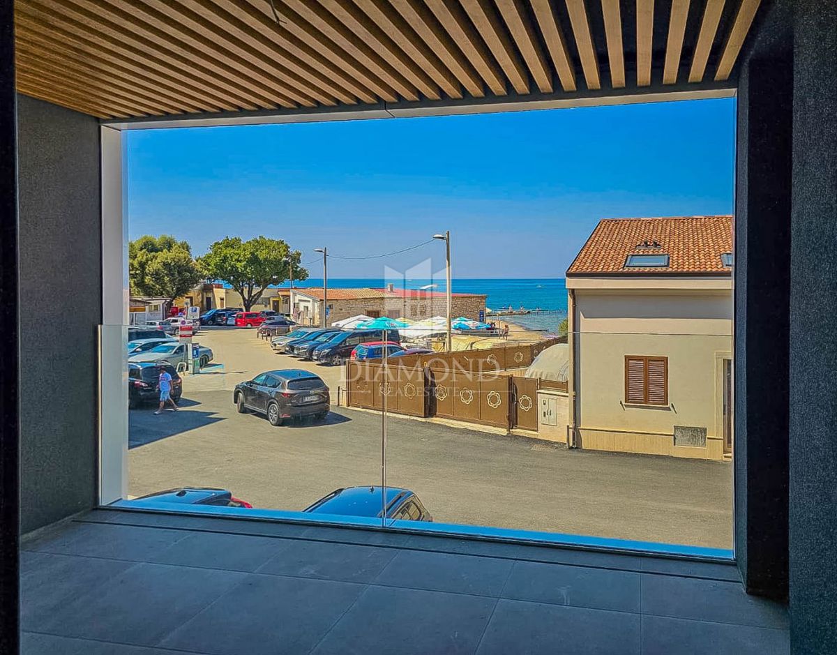 Umag, center! Apartma s pogledom na morje, 2. vrsta do morja!