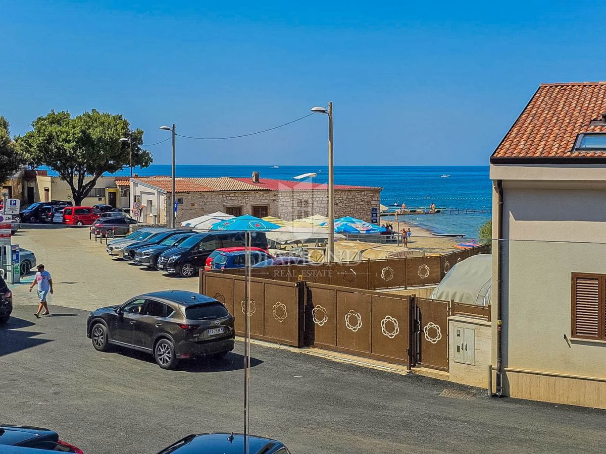 Umag, center! Apartma s pogledom na morje, 2. vrsta do morja!