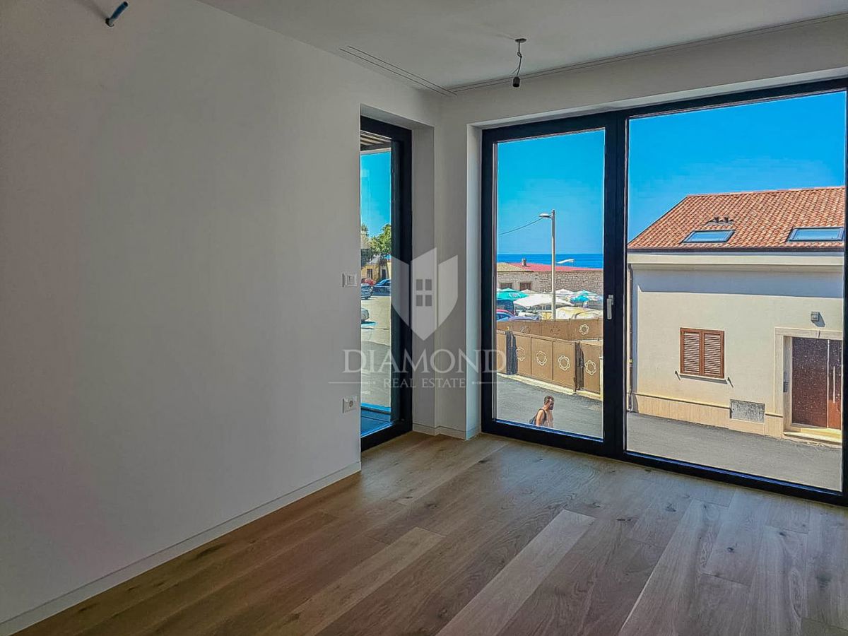 Umag, center! Apartma s pogledom na morje, 2. vrsta do morja!