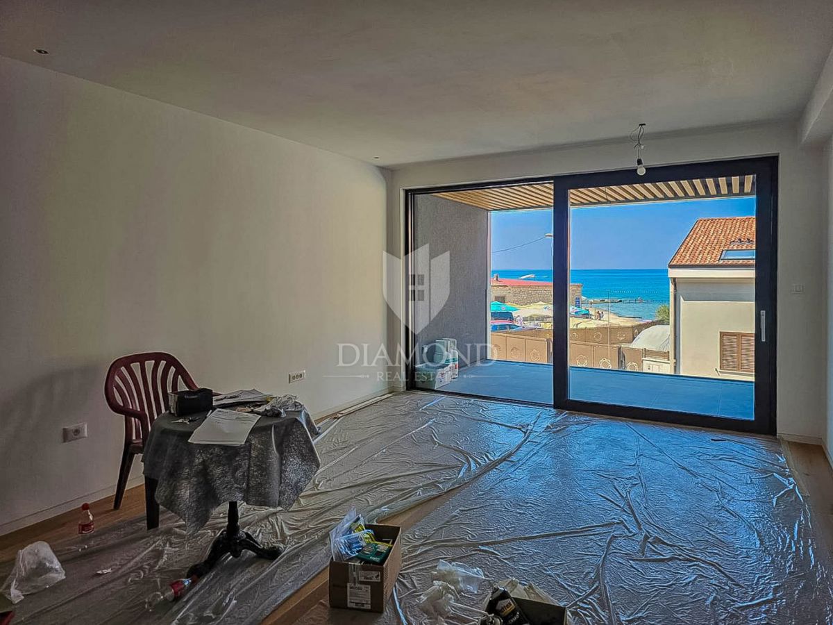 Umag, center! Apartma s pogledom na morje, 2. vrsta do morja!