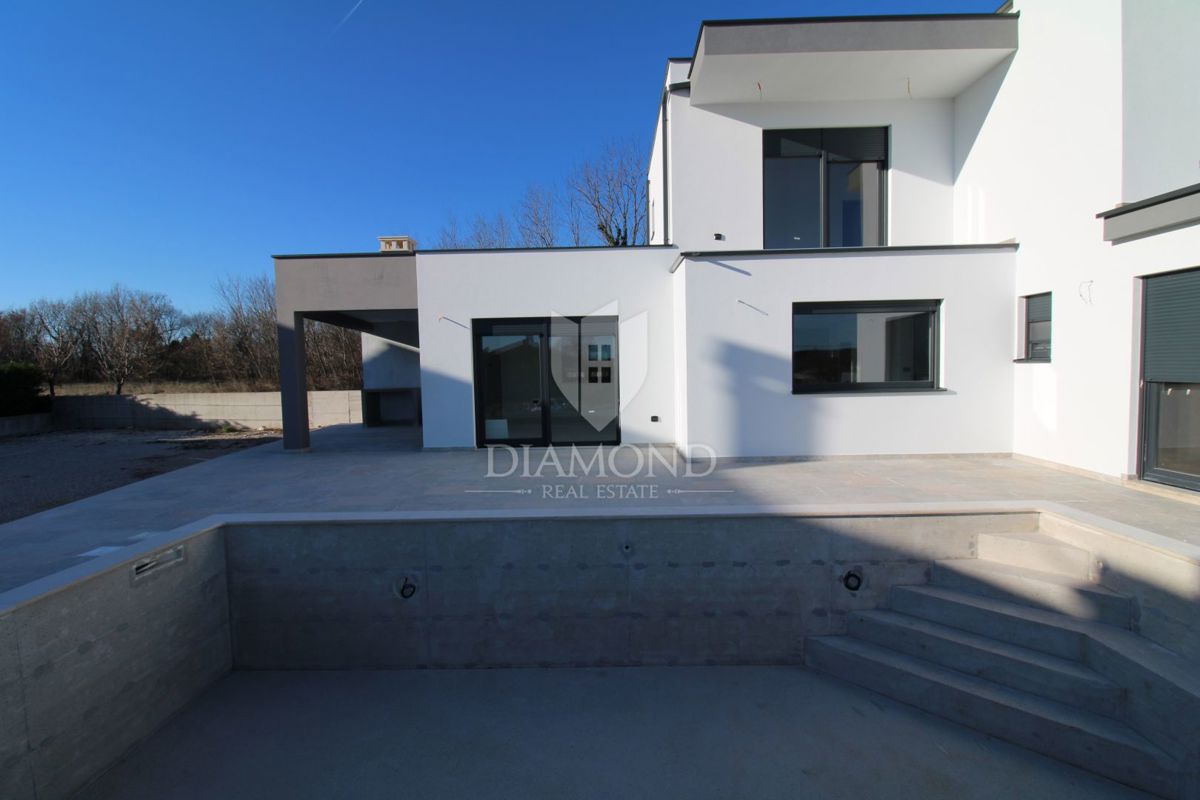 Labin, okolica, novozgrajena počitniška hiša