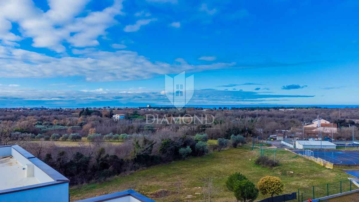 Umag! Apartma v 1. nadstropju s strešno teraso in pogledom na morje!