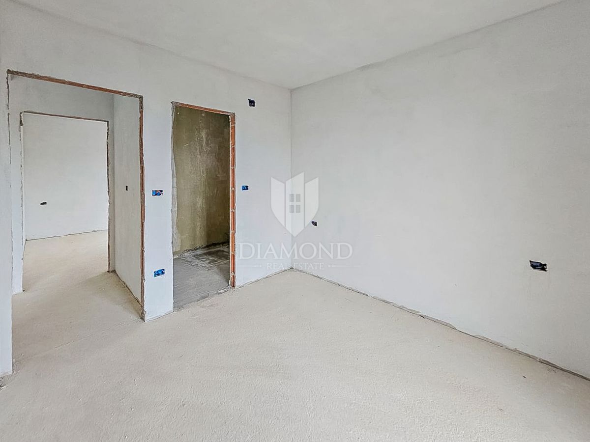 Umag! Apartma v 1. nadstropju s strešno teraso in pogledom na morje!