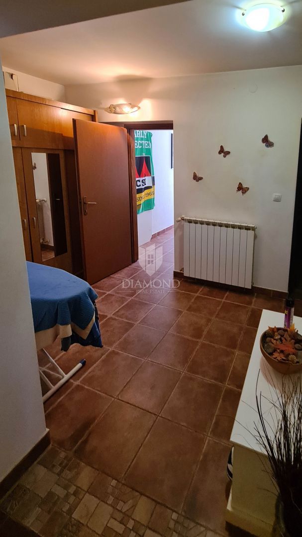 Rovinj, etaža hiše z dvema apartmajema na iskani lokaciji