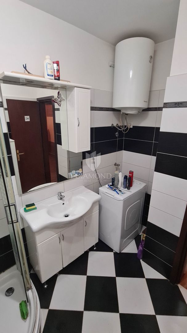 Rovinj, etaža hiše z dvema apartmajema na iskani lokaciji