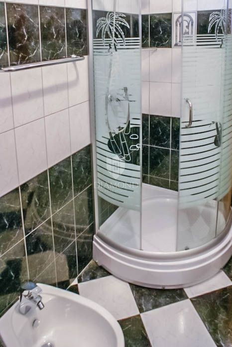 Rovinj, etaža hiše z dvema apartmajema na iskani lokaciji