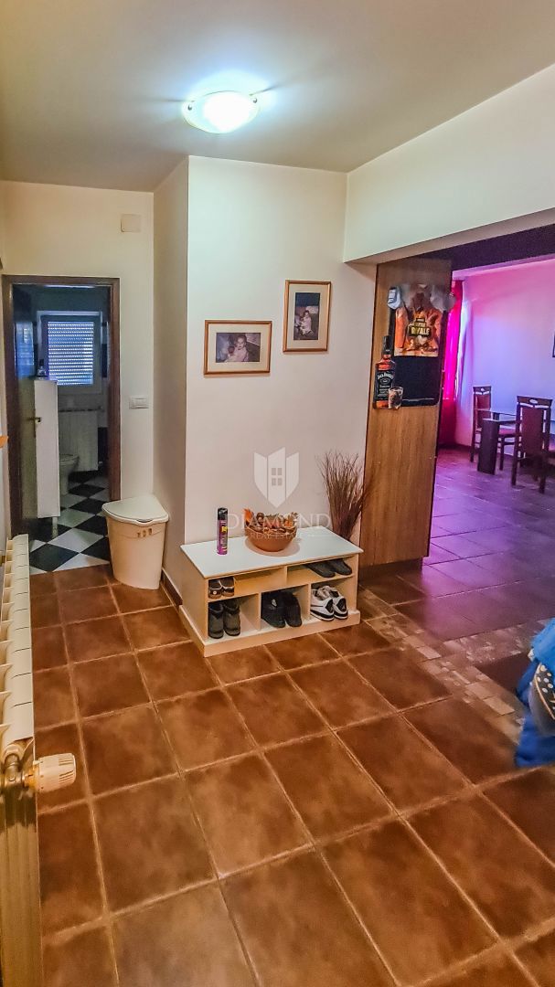 Rovinj, etaža hiše z dvema apartmajema na iskani lokaciji