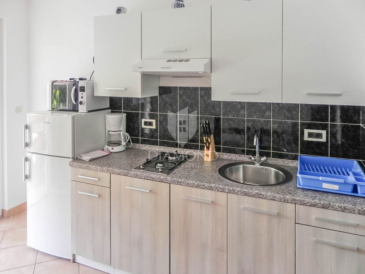 Rovinj, etaža hiše z dvema apartmajema na iskani lokaciji