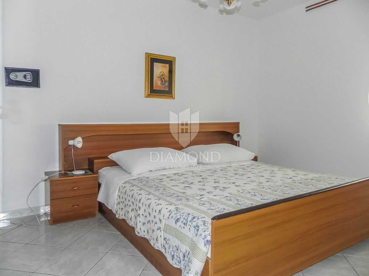 Rovinj, etaža hiše z dvema apartmajema na iskani lokaciji