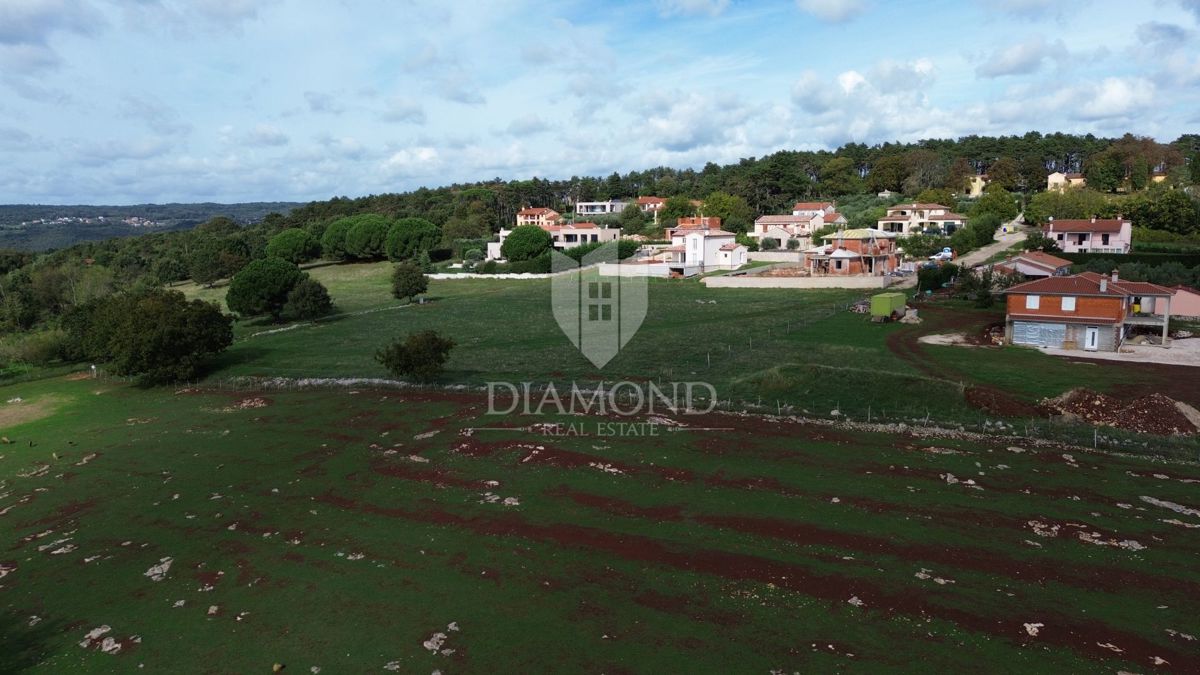 Labin, zemljišče z gradbenim dovoljenjem na mirni lokaciji