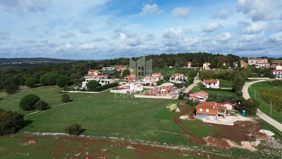 Labin, zemljišče z gradbenim dovoljenjem na mirni lokaciji