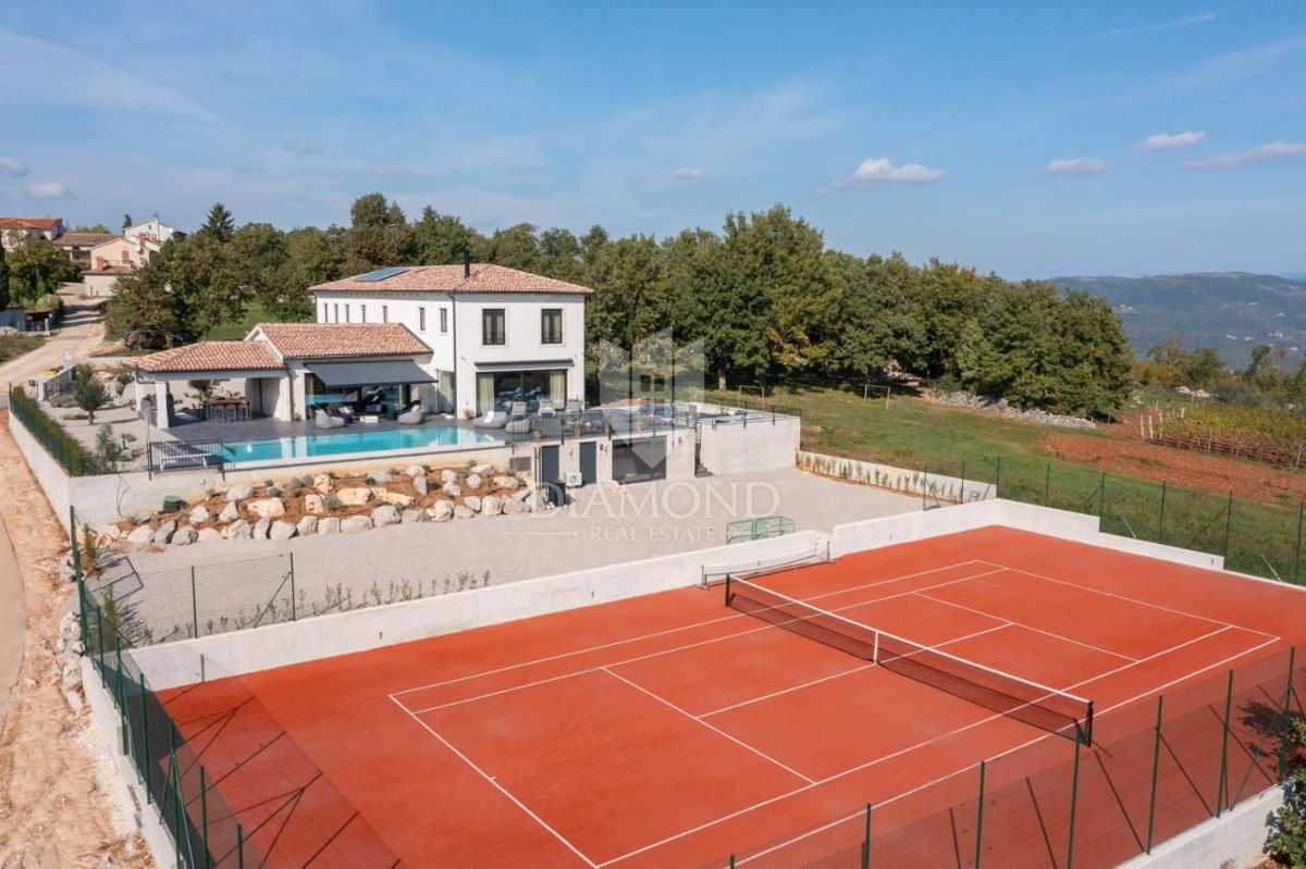 Motovun, Luksuzna hiša z bazenom in teniškim igriščem 