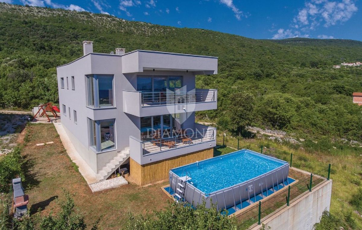 Rabac, Labin, luksuzna vila blizu morja 